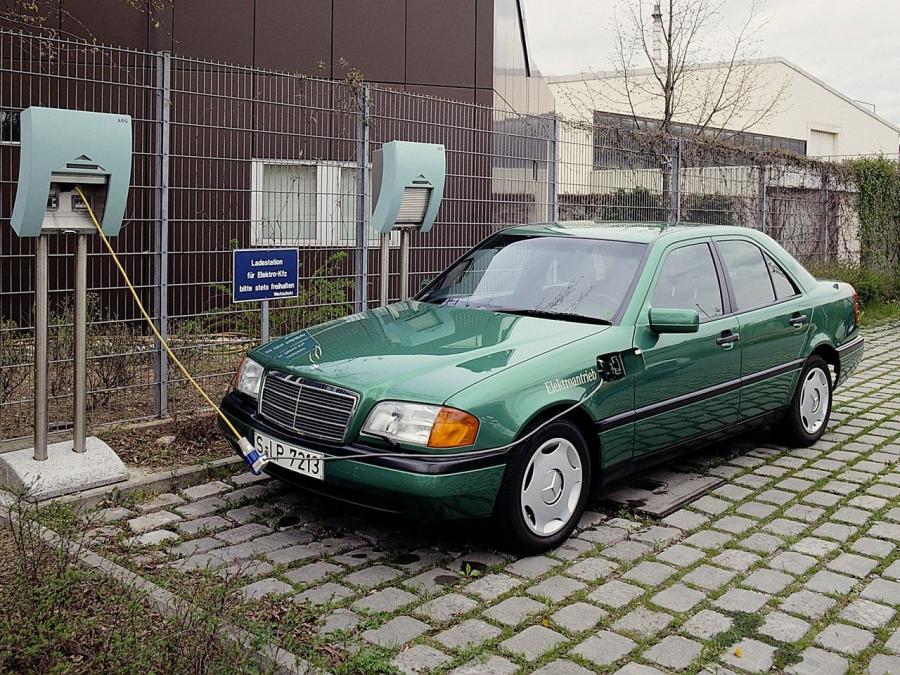  Mercedes-Benz C-Class Elektroantrieb 2004 года  (фото 1 из 5)